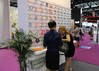 What is the difference between website cloud adaptation and self-adaptation?