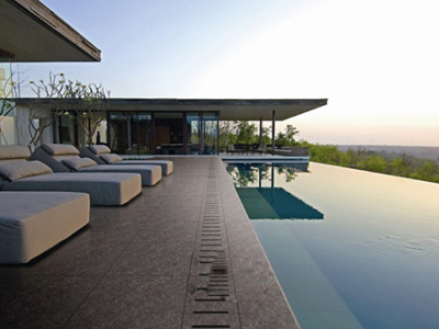 How is the thickened brick pilot made?