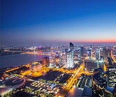 Equipo de llenado automático de extintor colgante